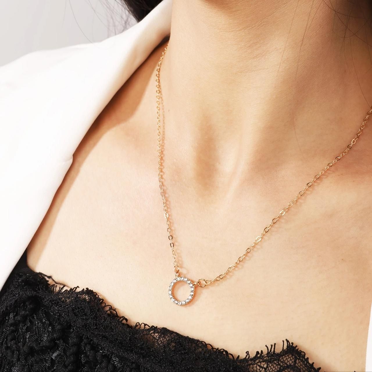 💫 Kella Elegant Circle Pendant Necklace for Gorgeous Looks